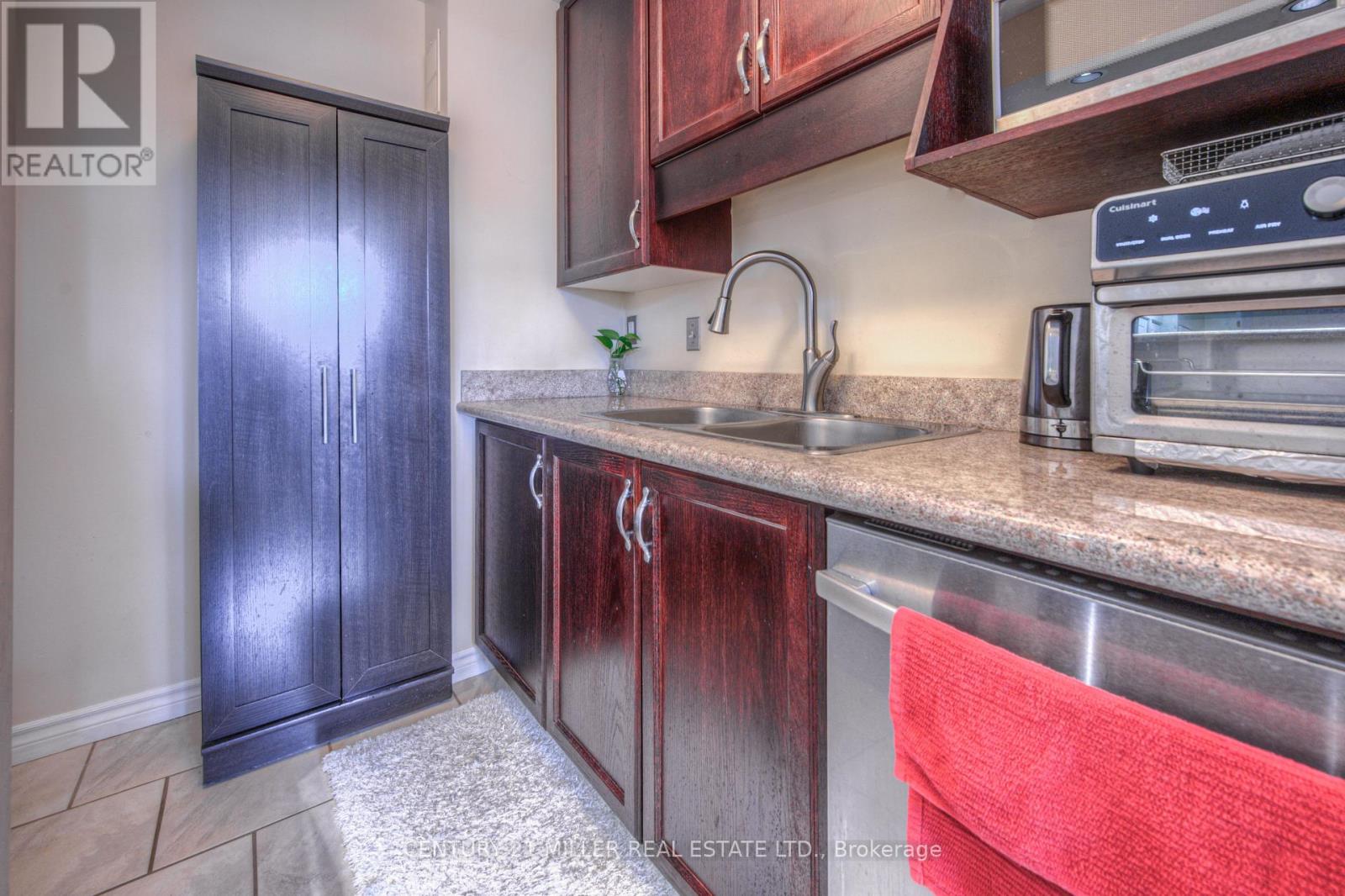 #110 793 COLBORNE STREET E - 10