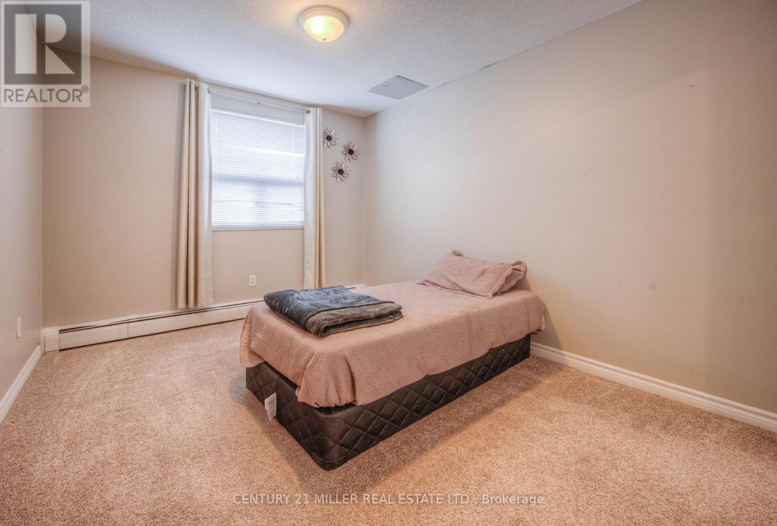 #110 793 COLBORNE STREET E - 17