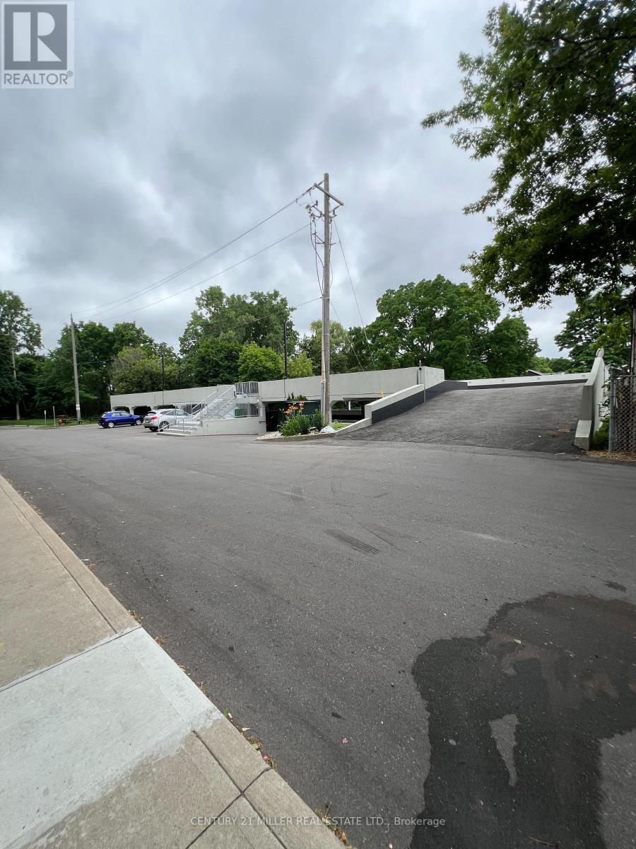 #110 793 COLBORNE STREET E - 25