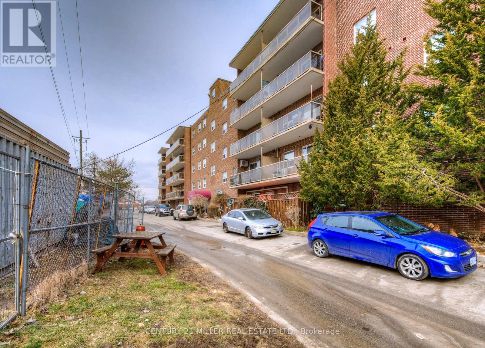 #110 793 COLBORNE STREET E - 28