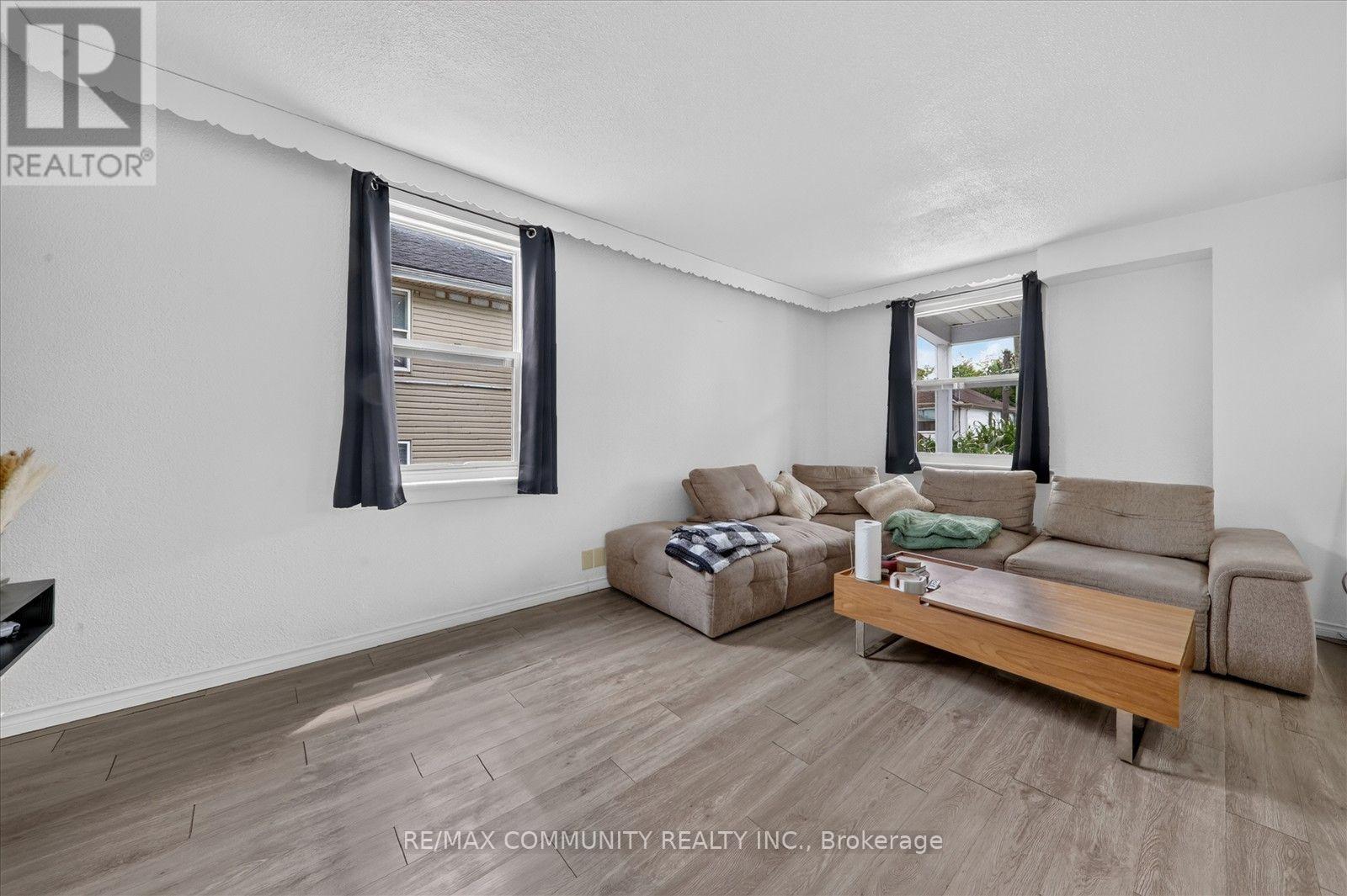 114 PILKINGTON STREET E - 14