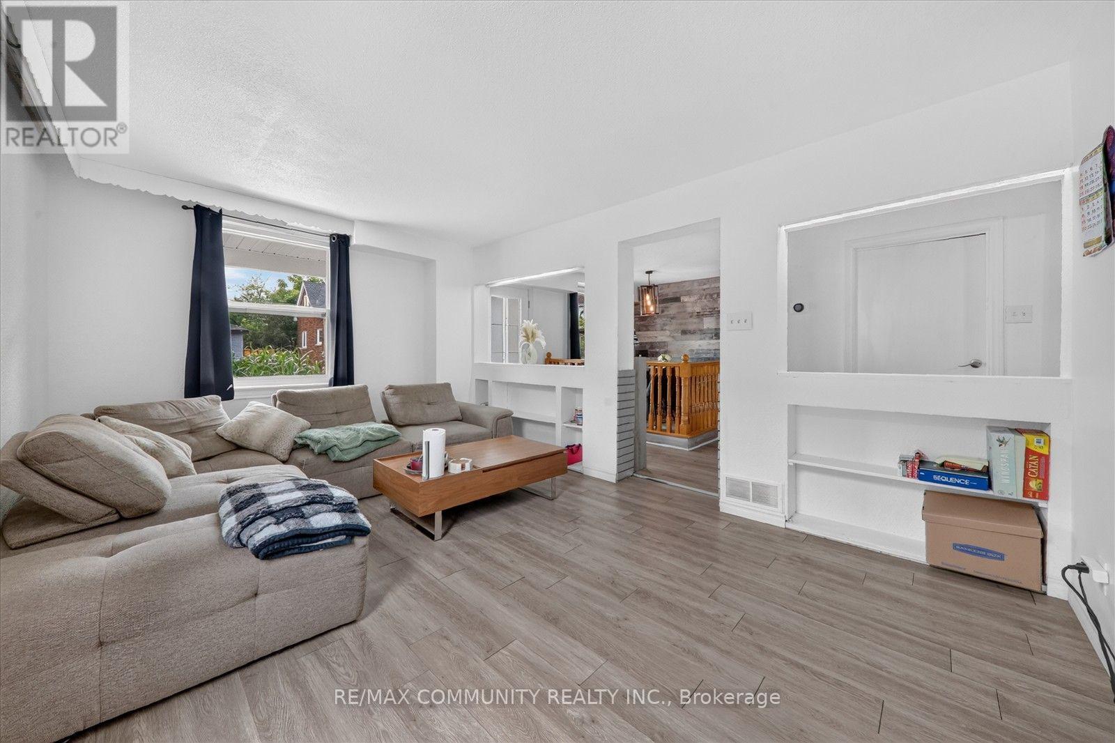 114 PILKINGTON STREET E - 15