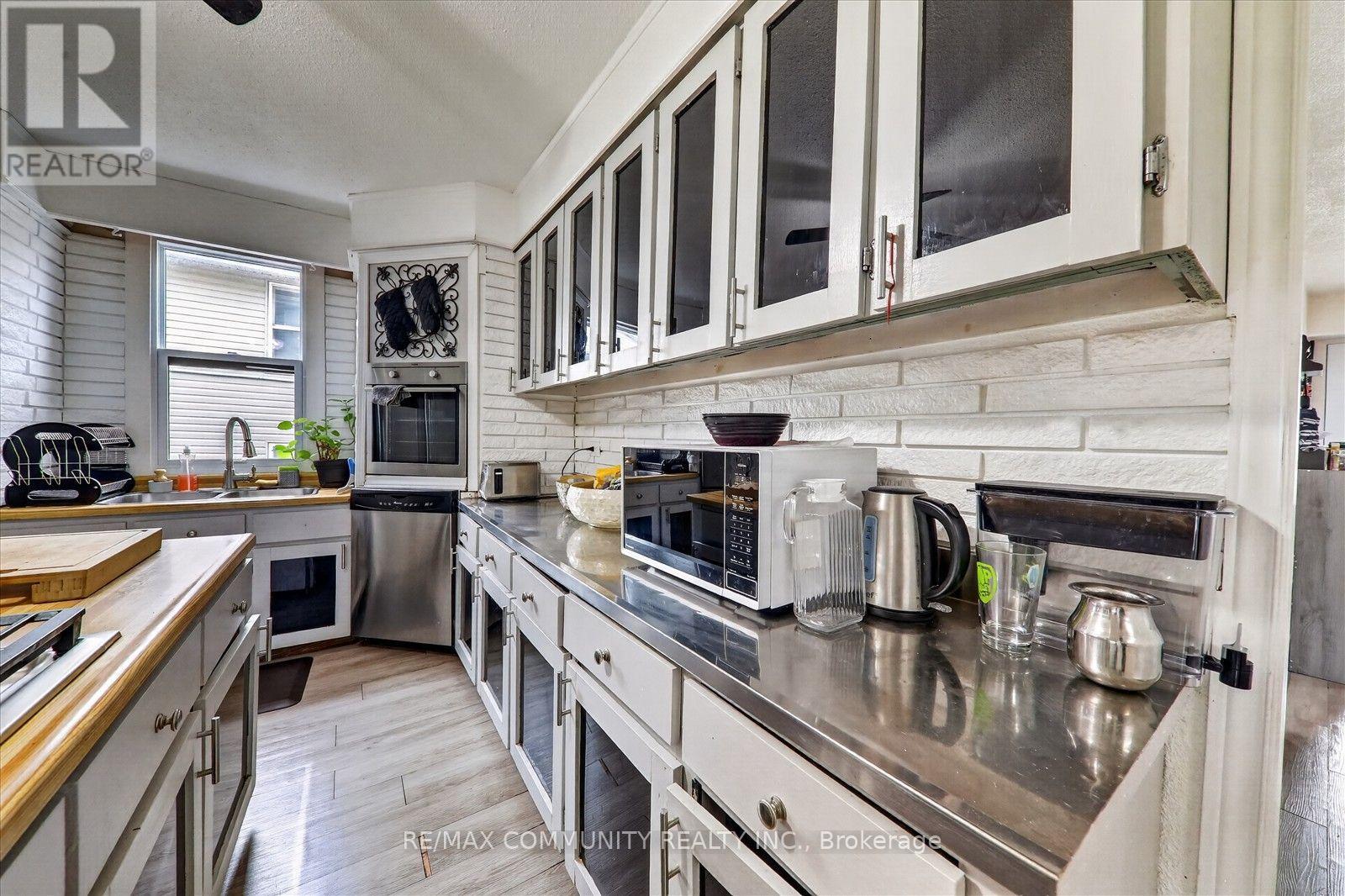 114 PILKINGTON STREET E - 18