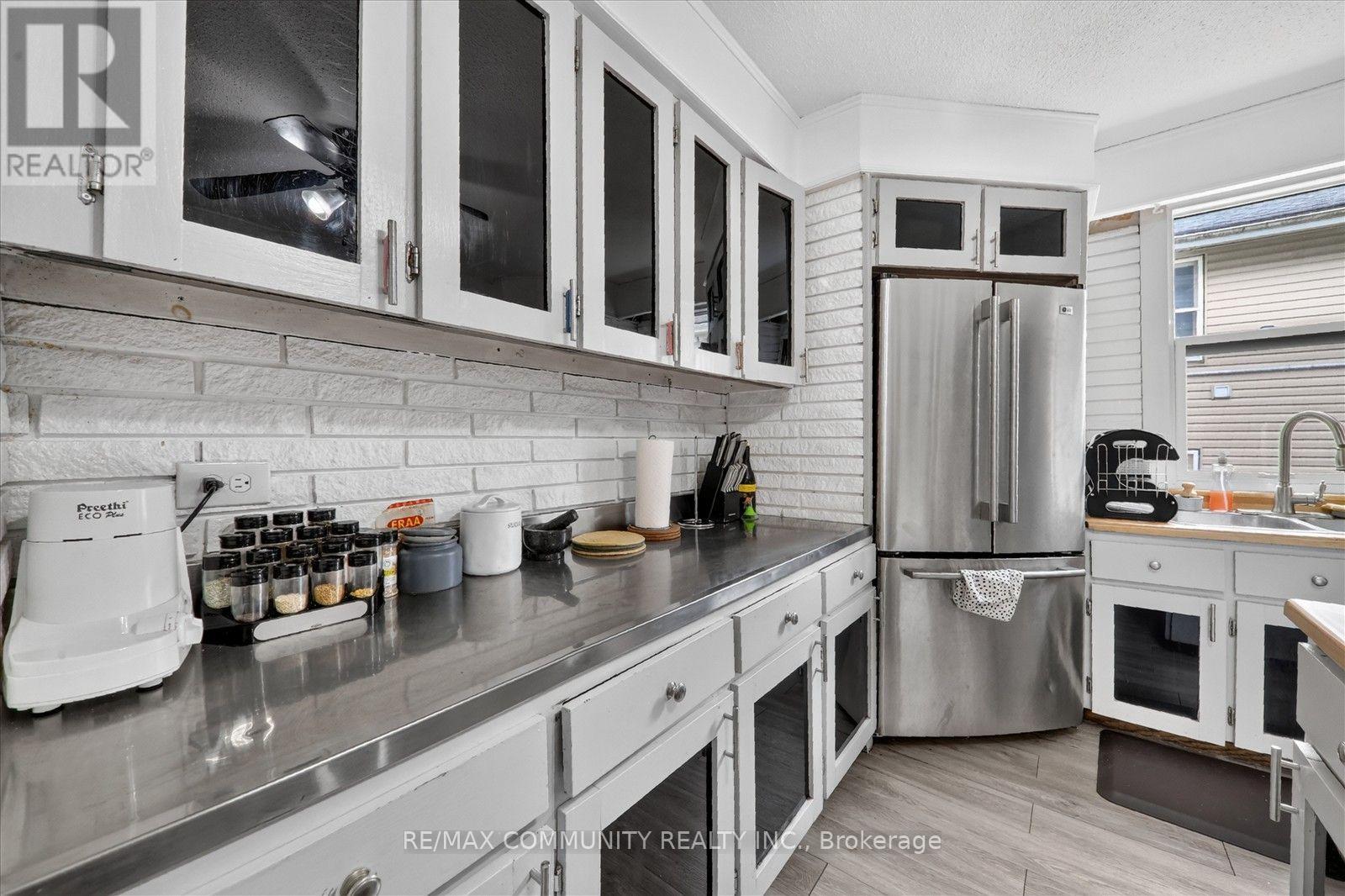 114 PILKINGTON STREET E - 19