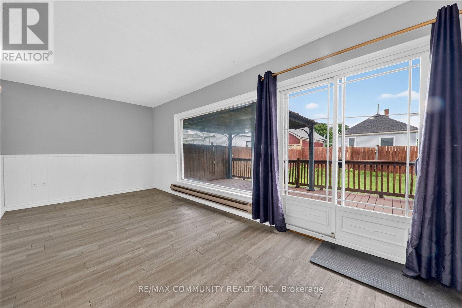 114 PILKINGTON STREET E - 23