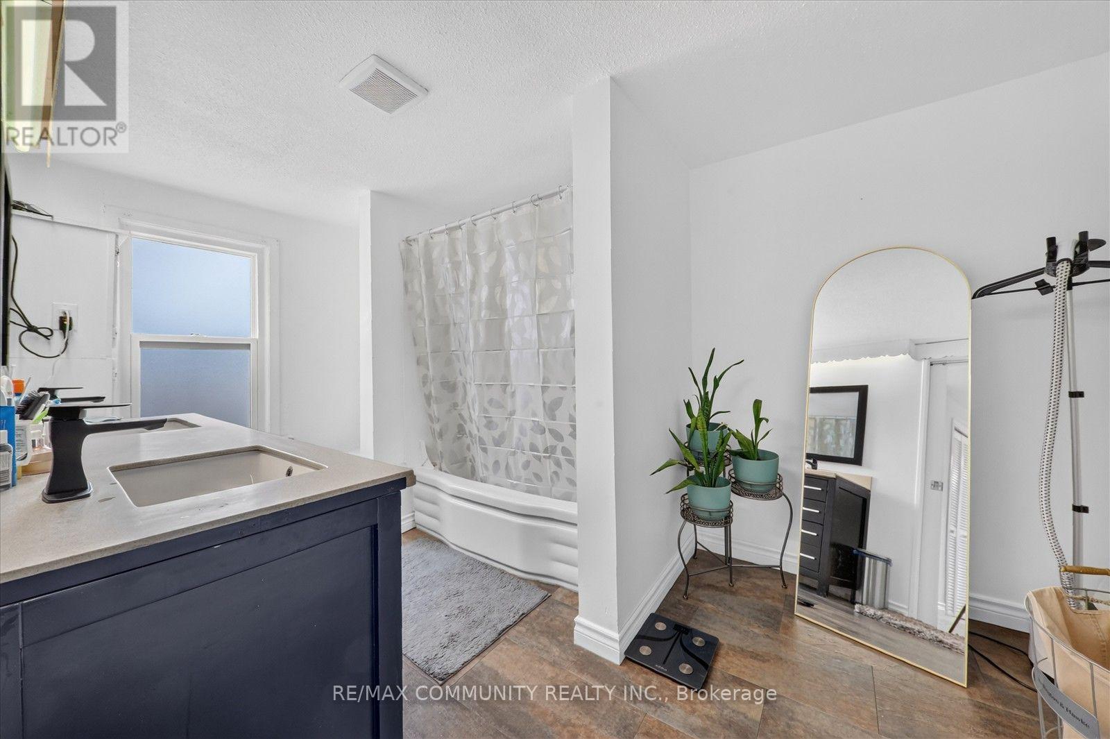 114 PILKINGTON STREET E - 27