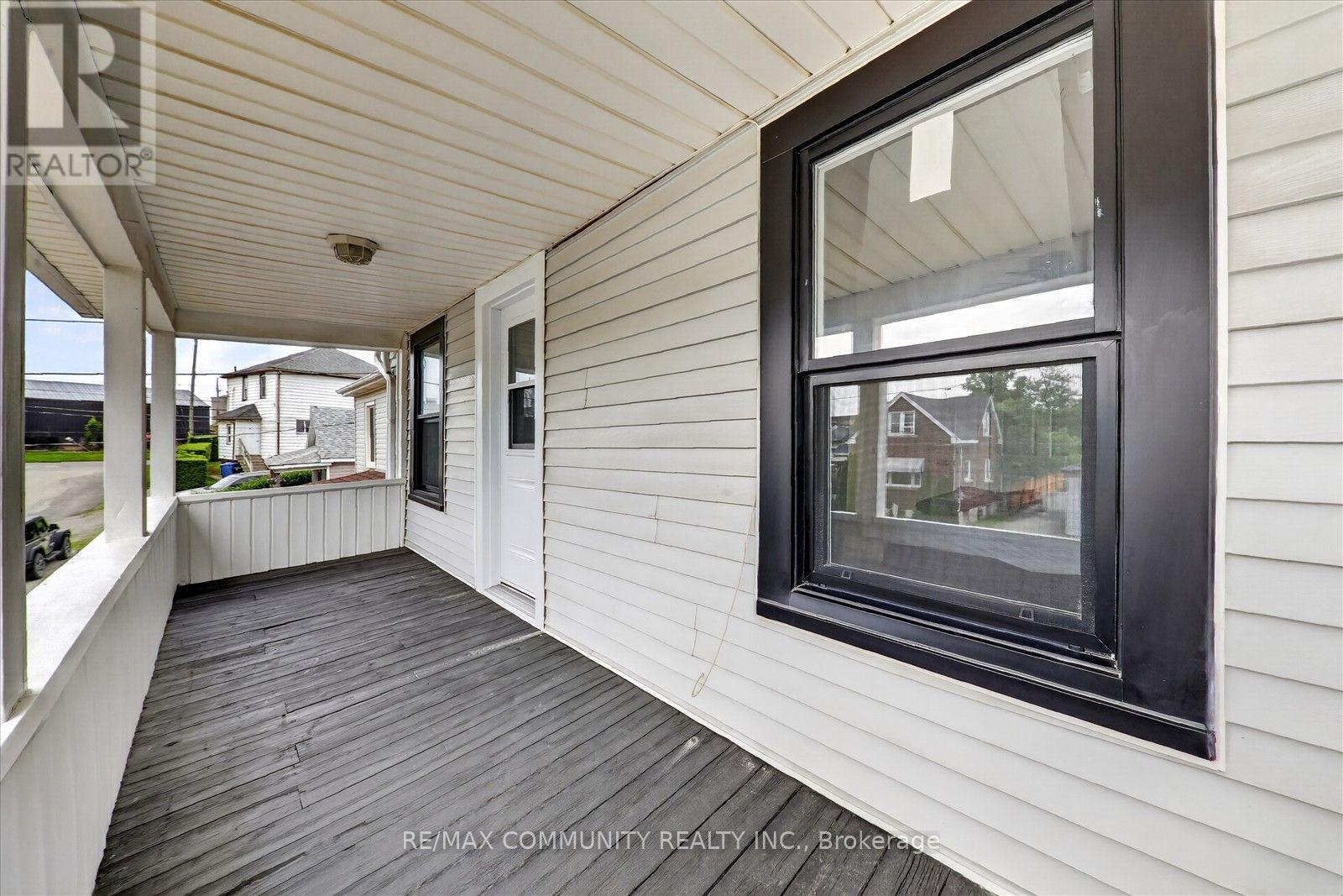114 PILKINGTON STREET E - 37