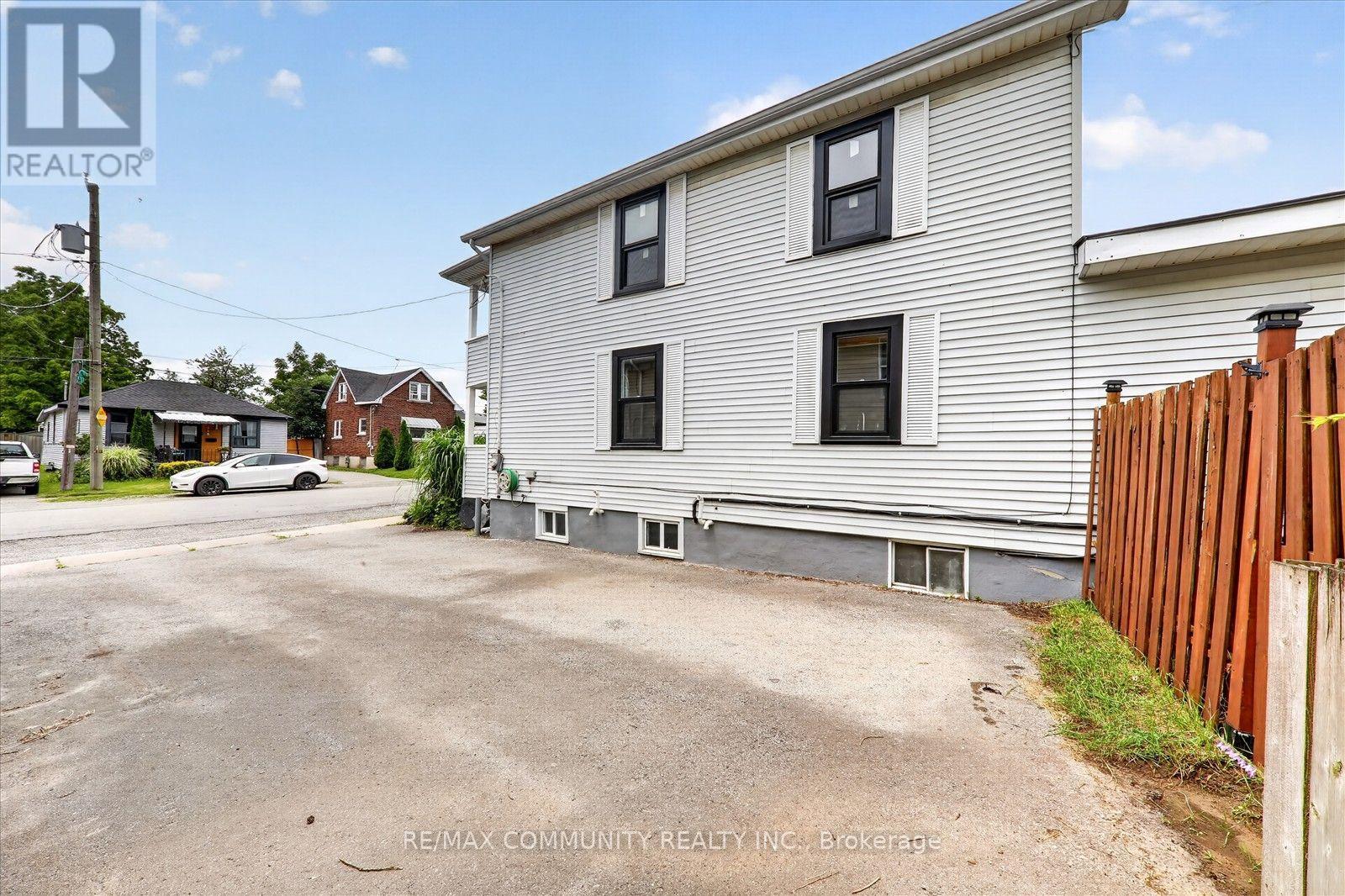 114 PILKINGTON STREET E - 7