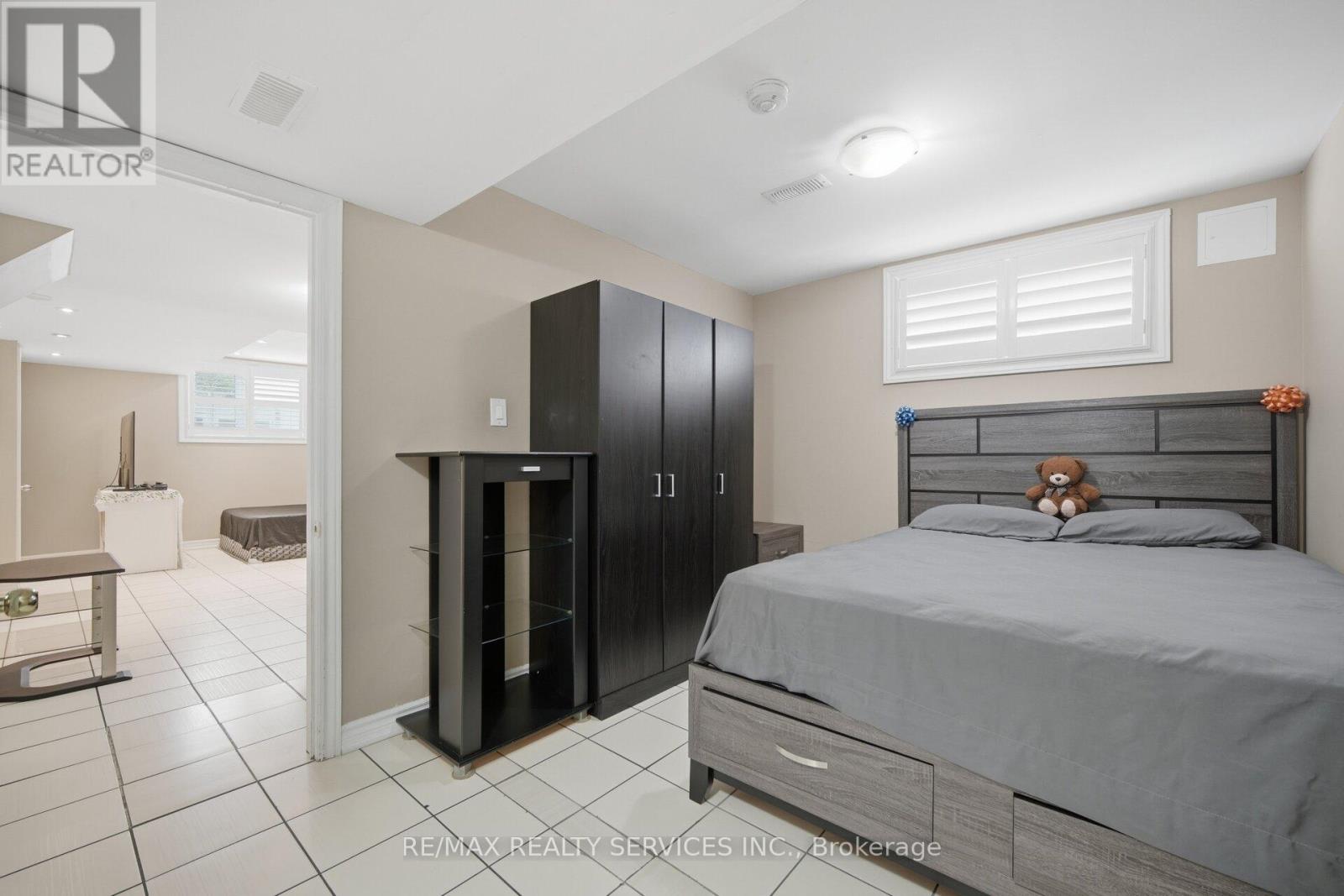 17 PEFFERLAW CIRCLE - 34