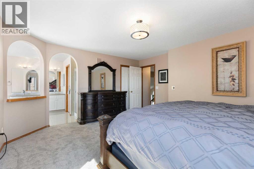 51 Mckenzie Lake Crescent SE — photo 25