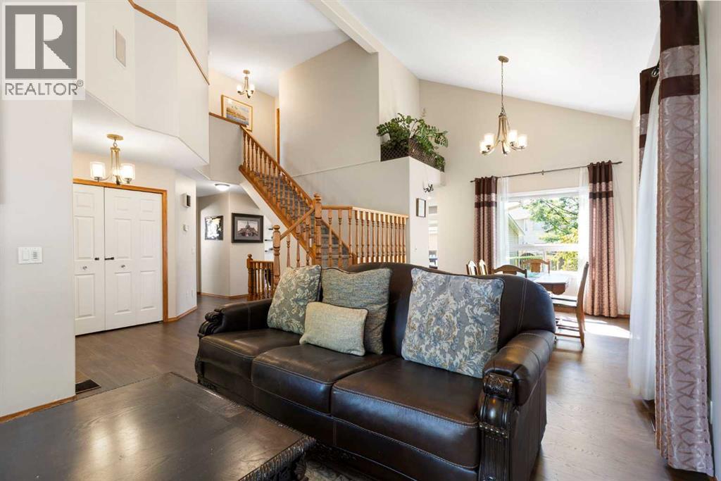51 Mckenzie Lake Crescent SE - photo 4