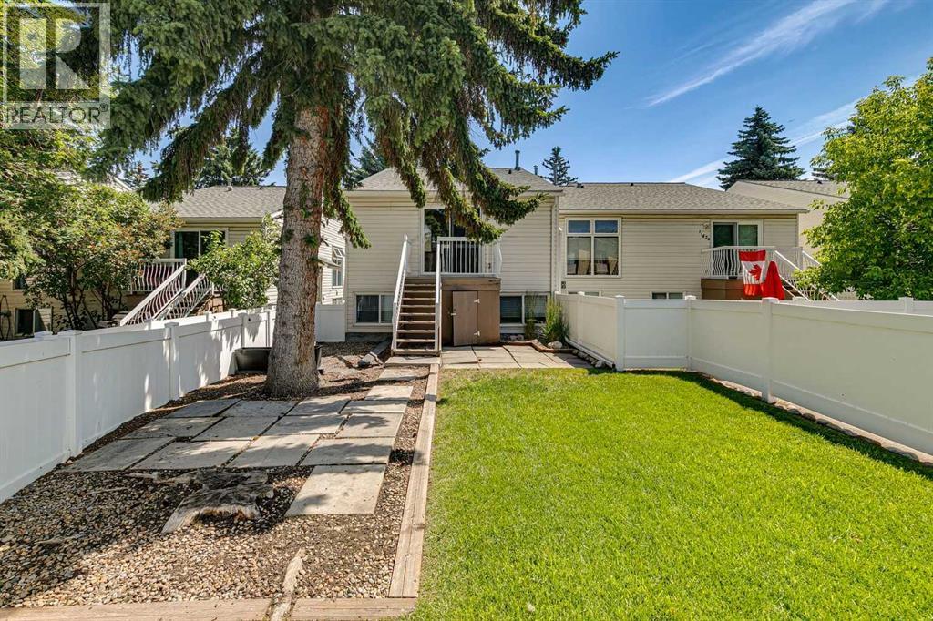 11424 8 Street SW, Southwood, Calgary photo 1