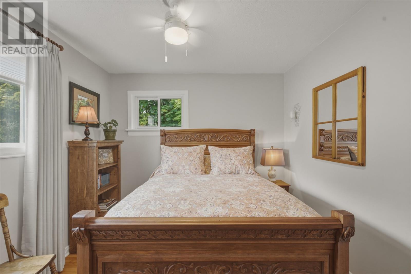 205 Hillside DR S - 14