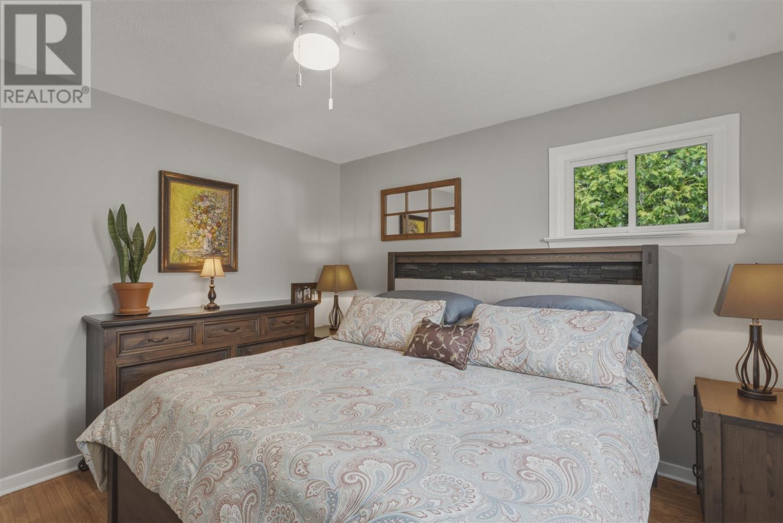 205 Hillside DR S - 13
