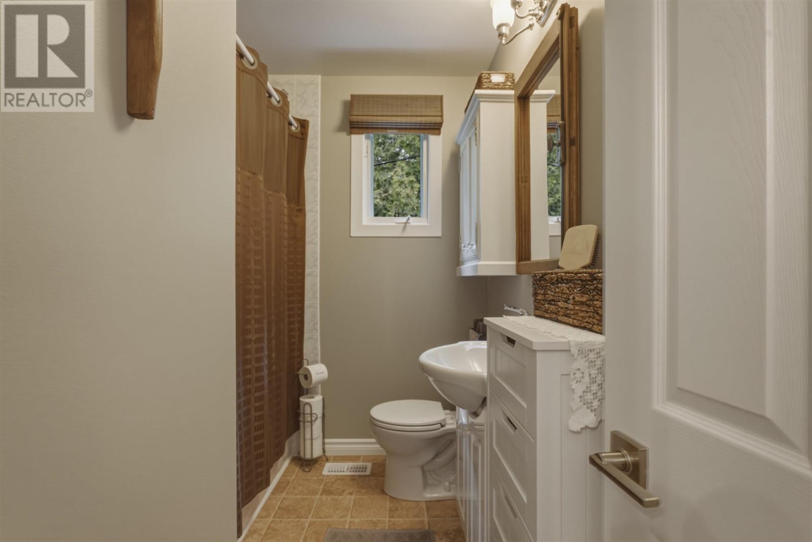 205 Hillside DR S - 19