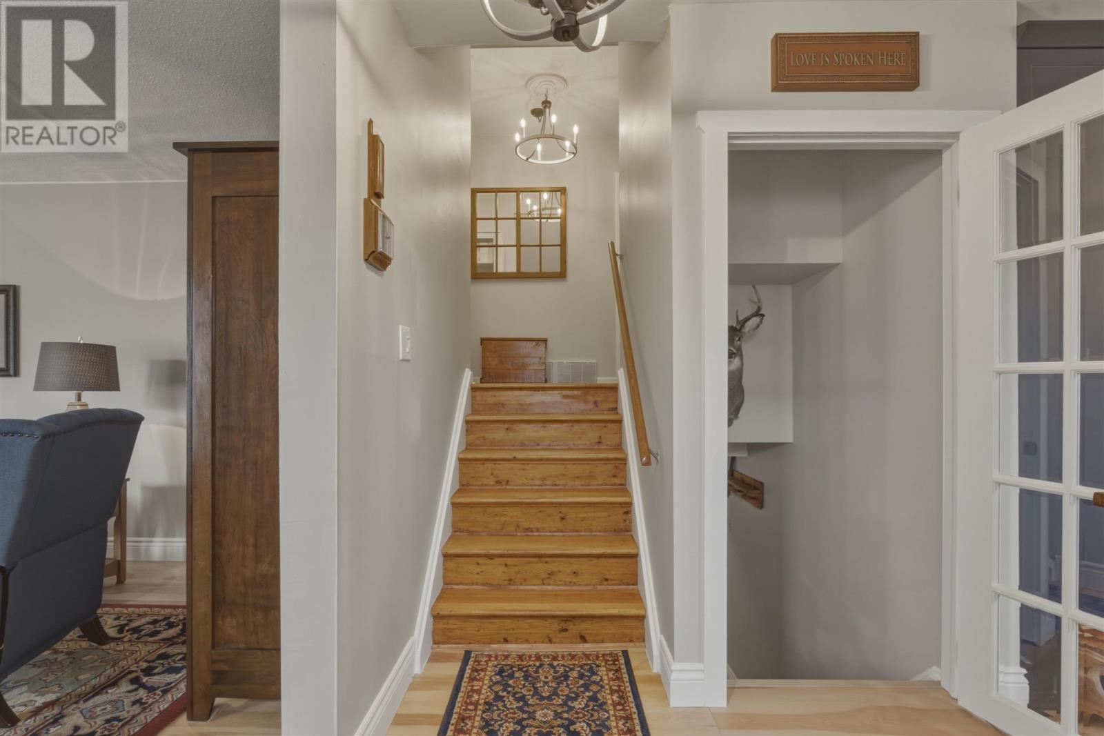 205 Hillside DR S - 11