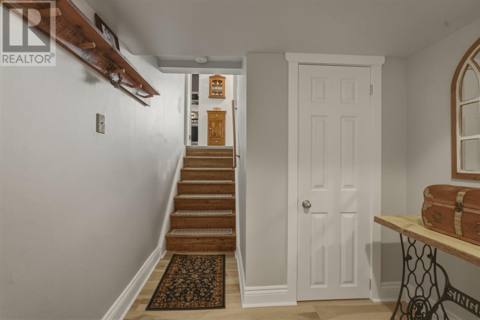 205 Hillside DR S - 21