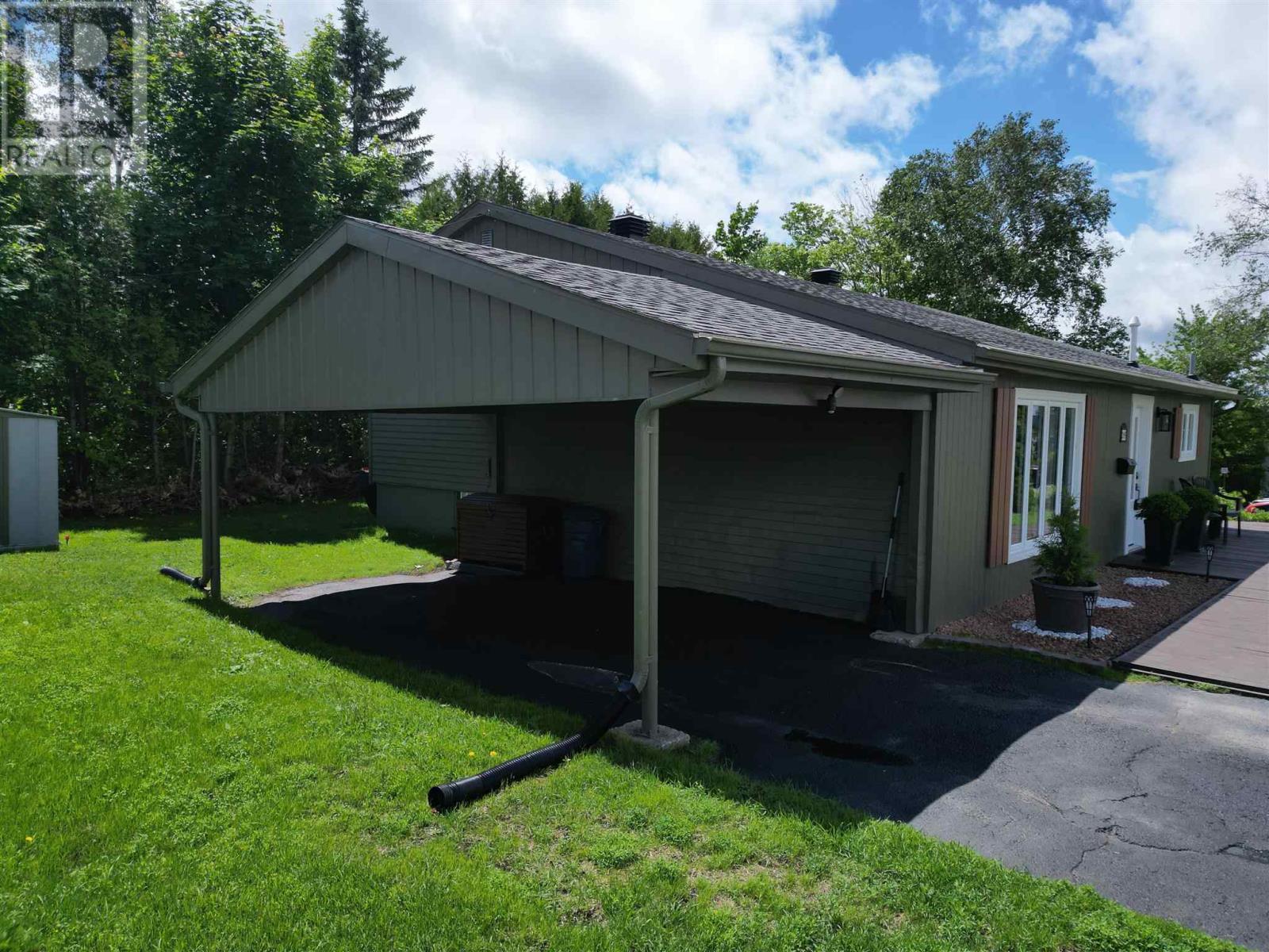205 Hillside DR S - 31