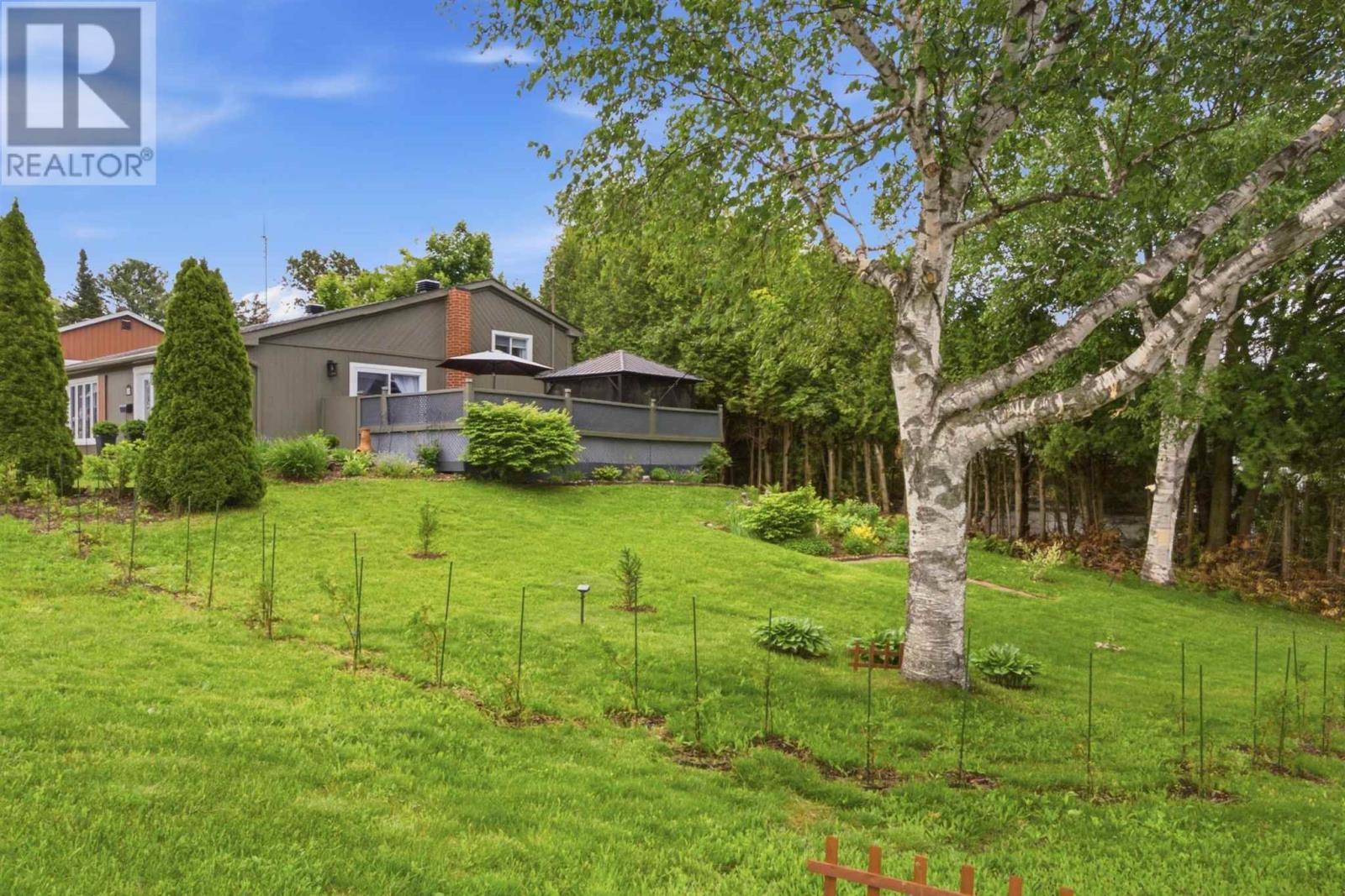 205 Hillside DR S - 29