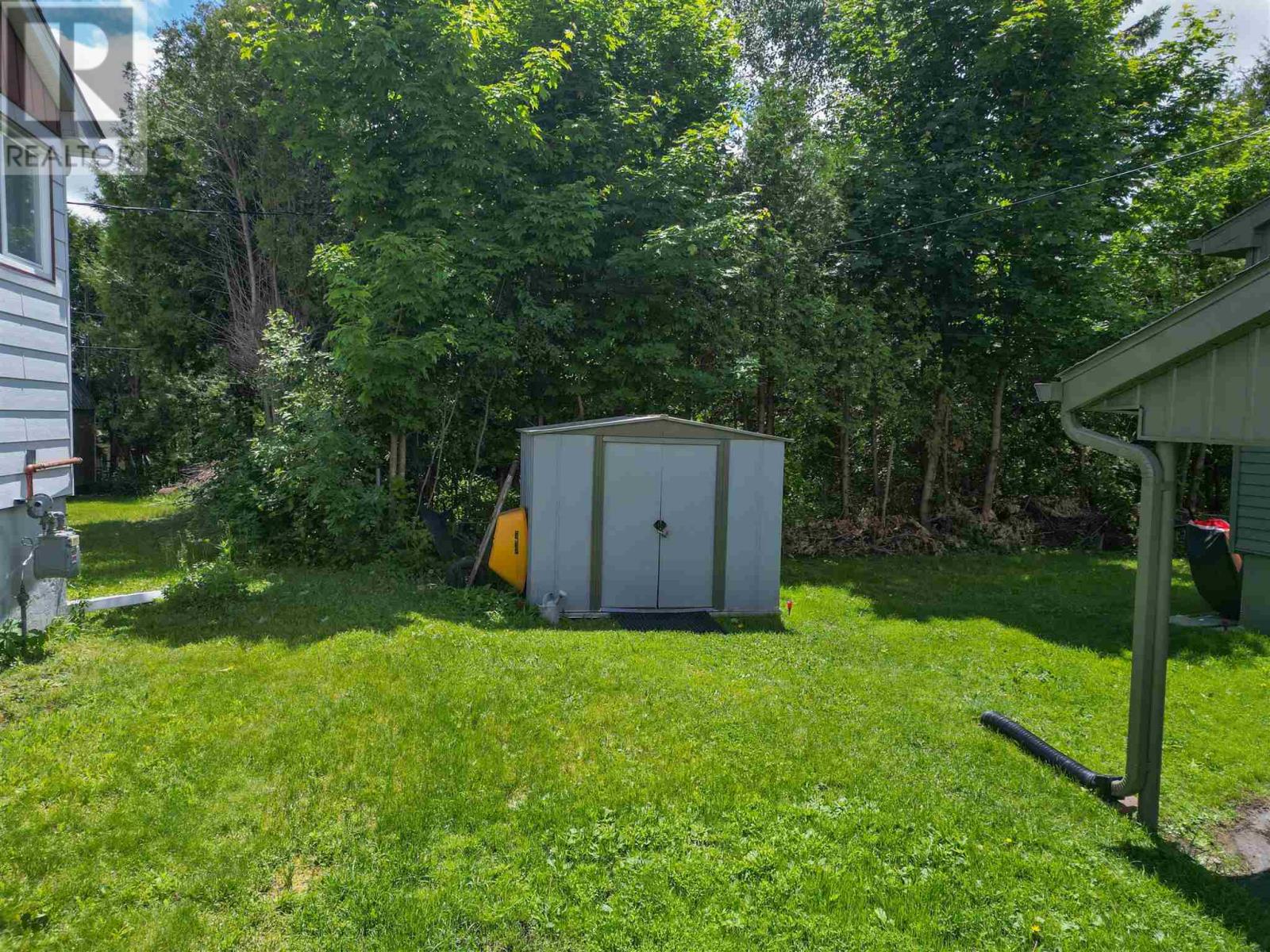 205 Hillside DR S - 34
