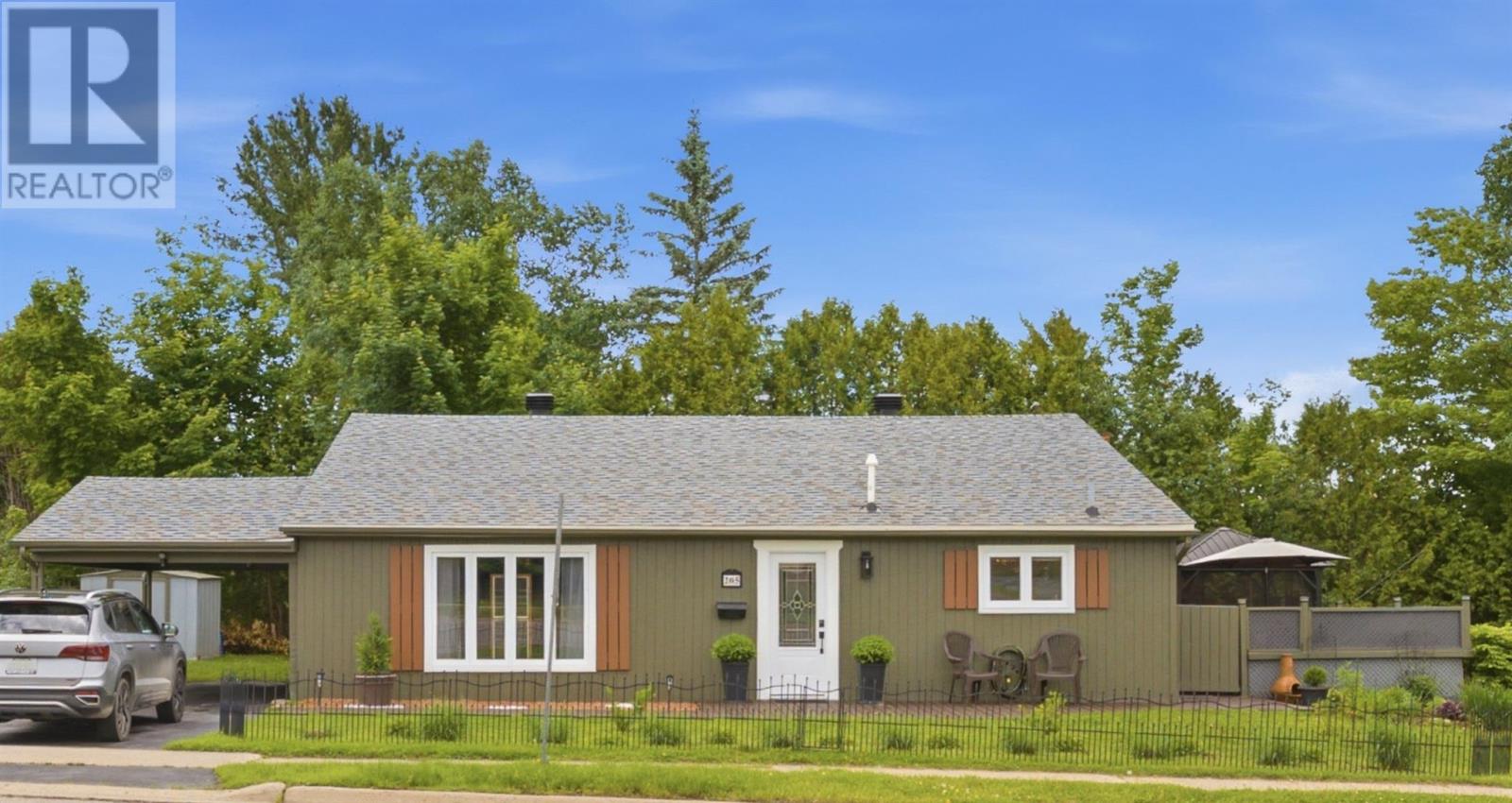 205 Hillside DR S - 35