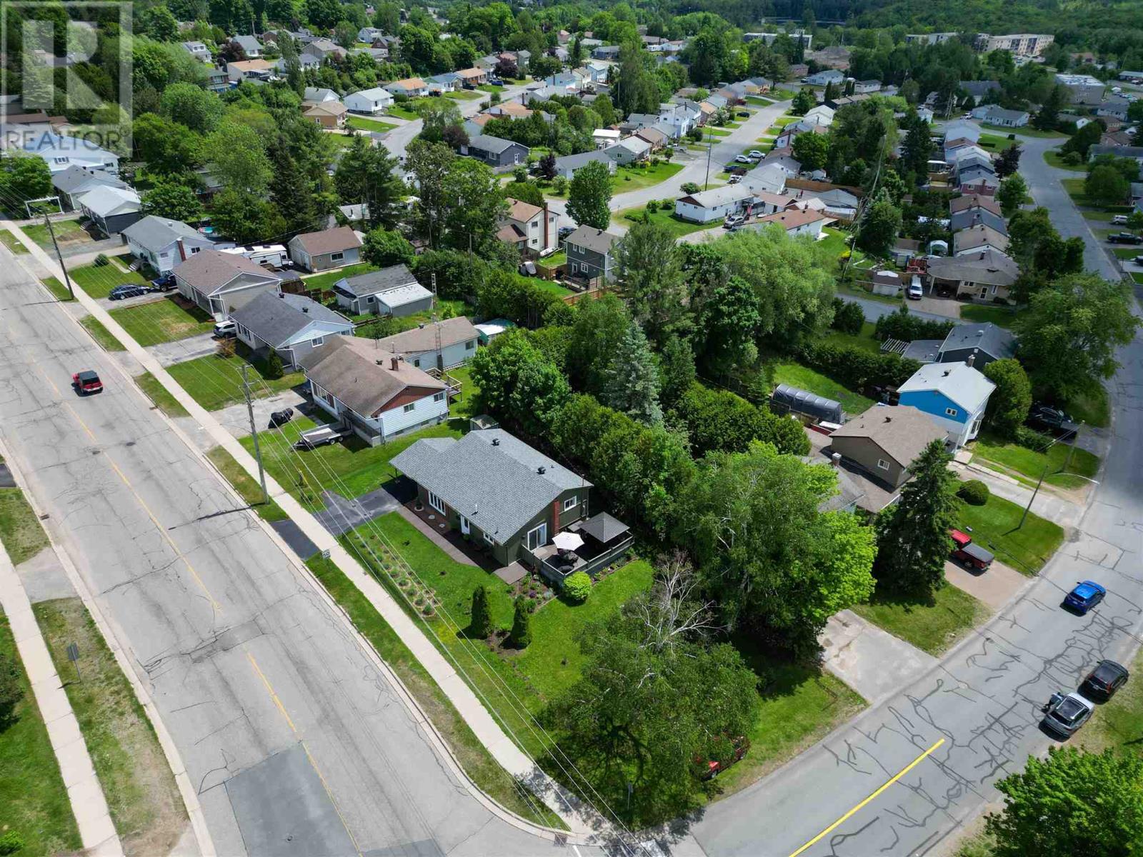 205 Hillside DR S - 36