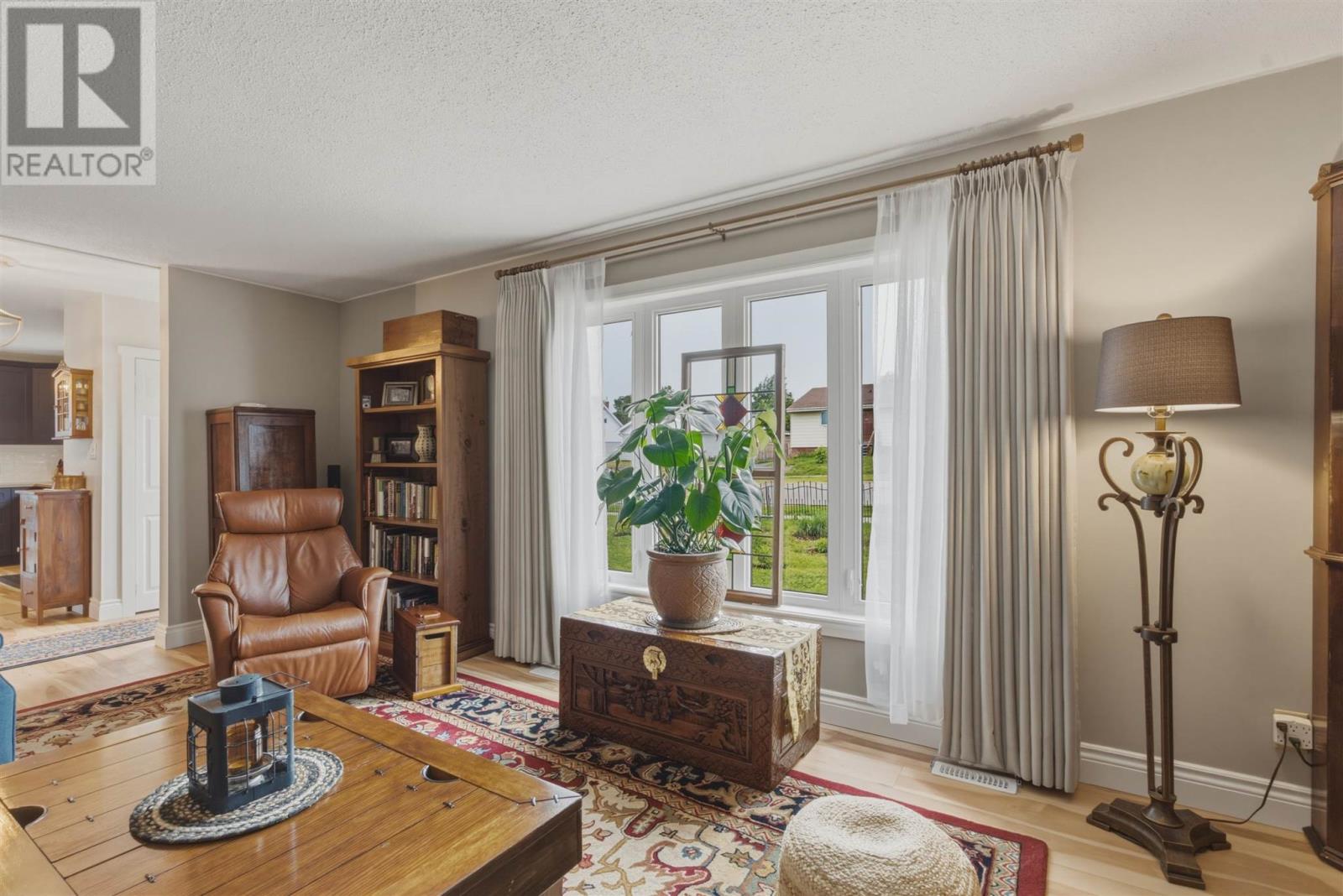 205 Hillside DR S - 6