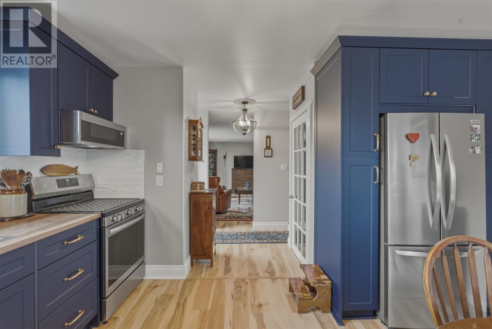 205 Hillside DR S - 9
