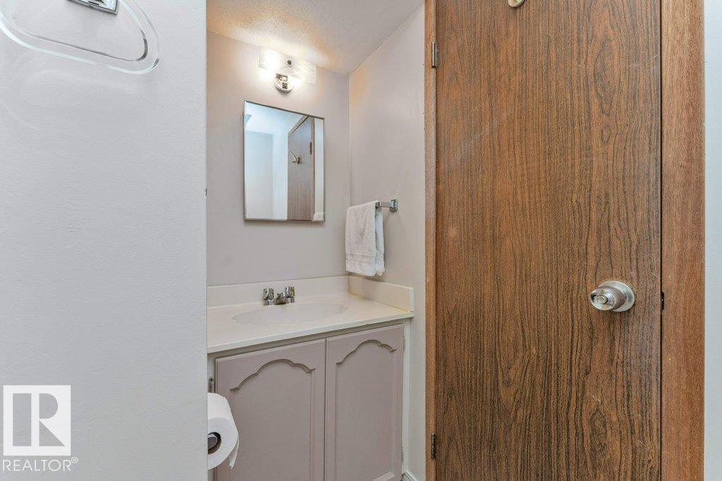 11415 56 AV NW NW - 42