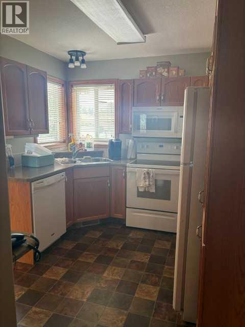 4715 55 Avenue - photo 3