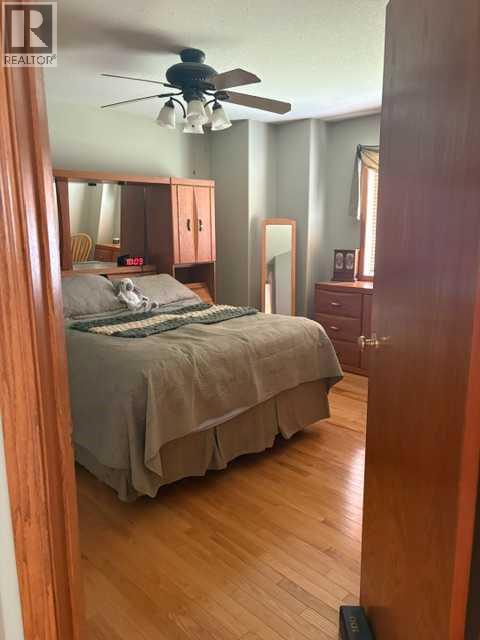 4715 55 Avenue - photo 4