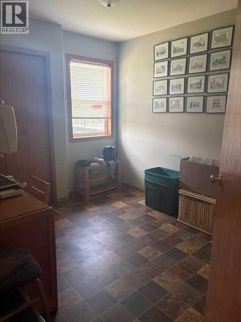 4715 55 Avenue — photo 6