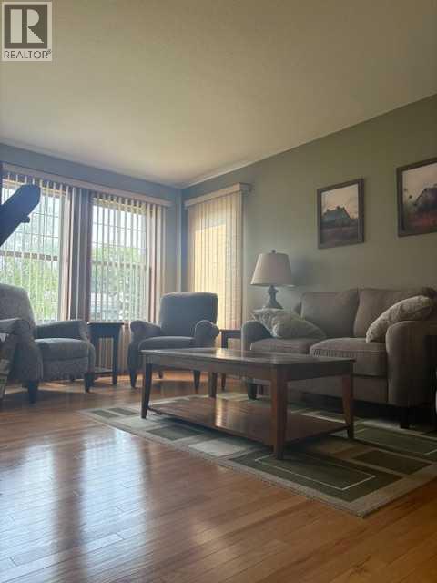 4715 55 Avenue - photo 2
