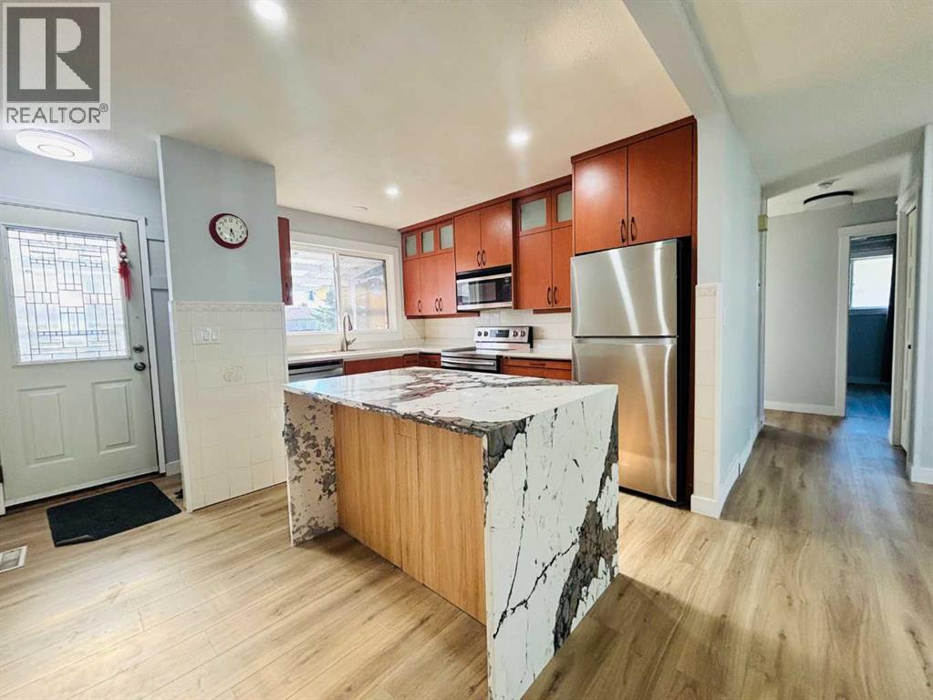 1672 Marlyn Way NE - 4
