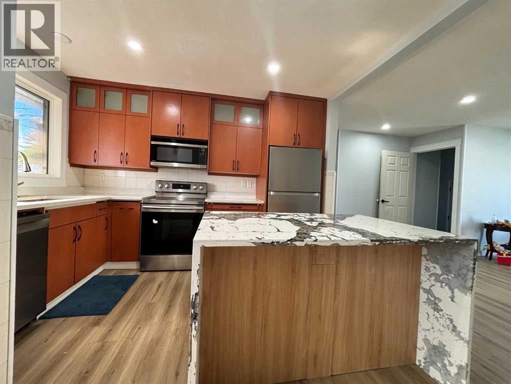 1672 Marlyn Way NE - 3