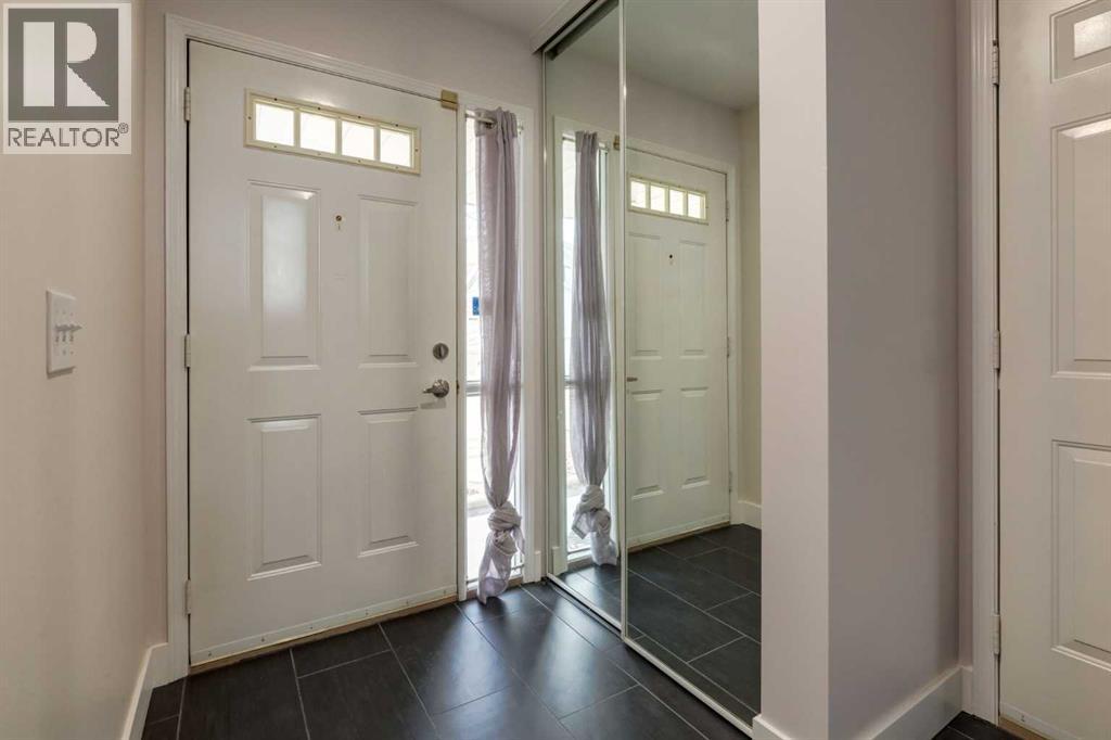 318 Hawkstone Manor NW - 3
