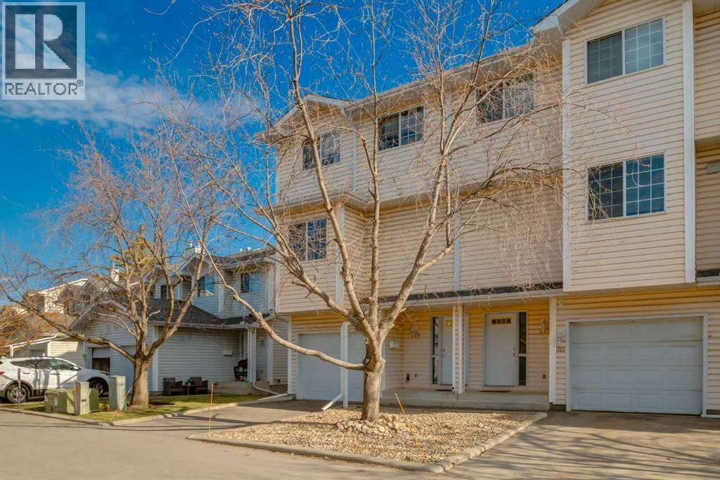 318 Hawkstone Manor NW - 2