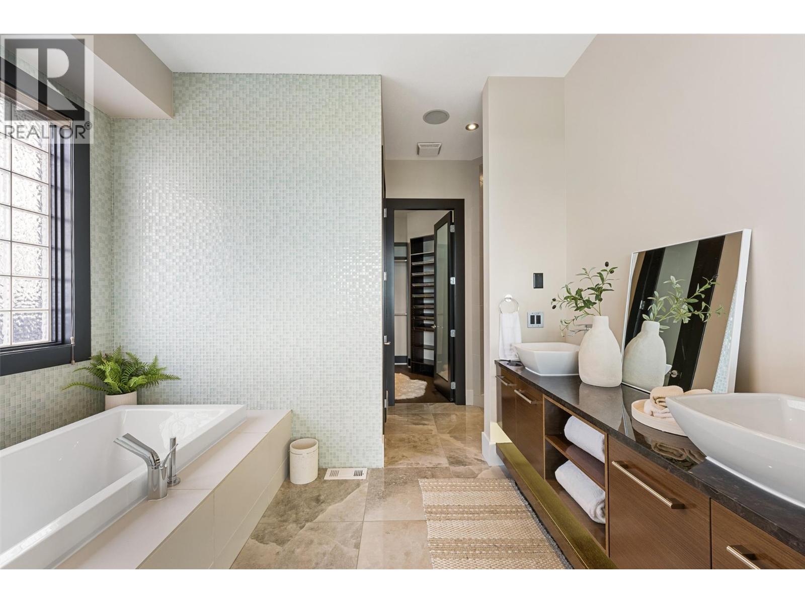 846 Clarance Avenue, Kelowna