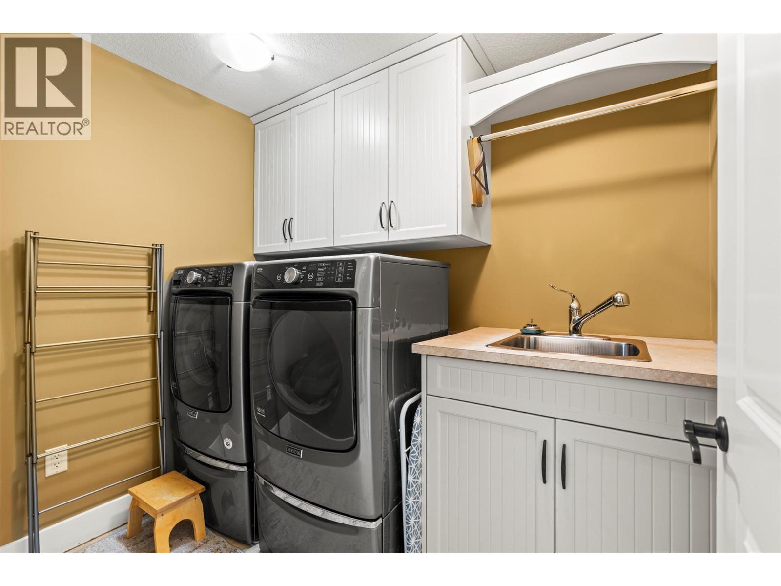 8049 Okanagan Landing Road - 33