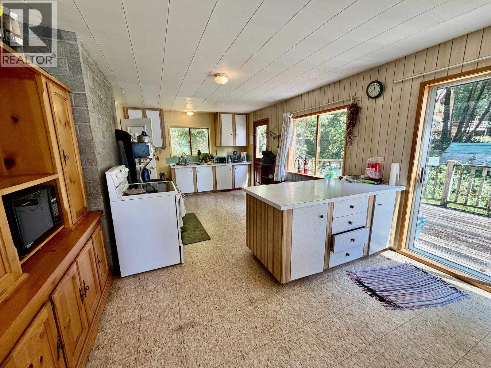 6787 SECHELT INLET ROAD, Sechelt