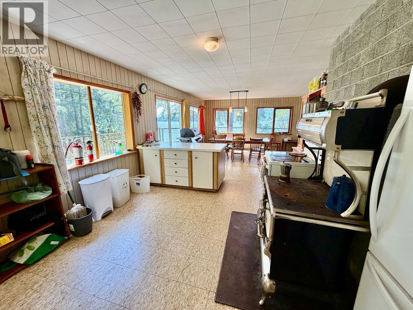 6787 SECHELT INLET ROAD, Sechelt
