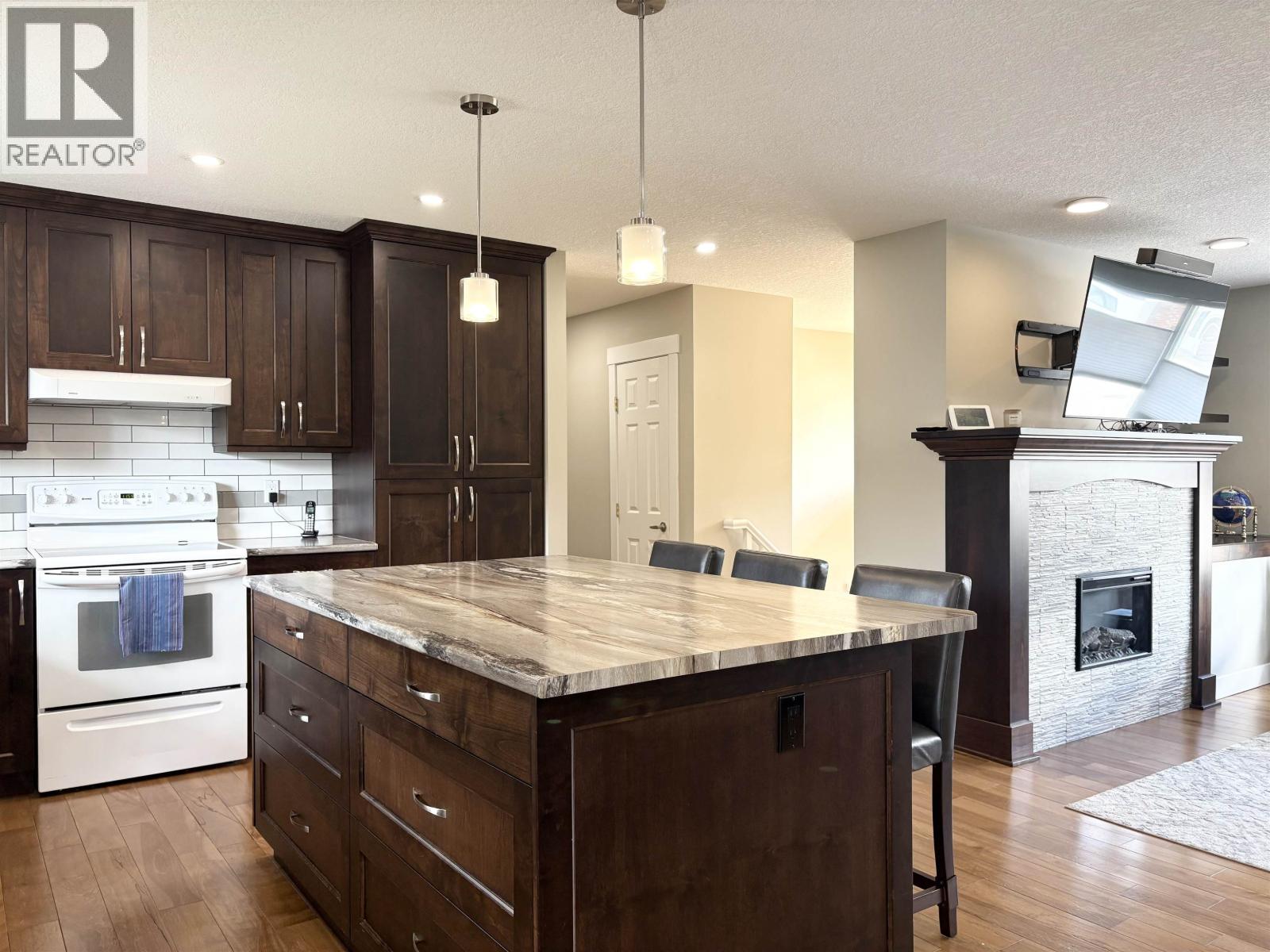 Photo 8 of 31 — 2845 LONSDALE STREET · Prince George, BC