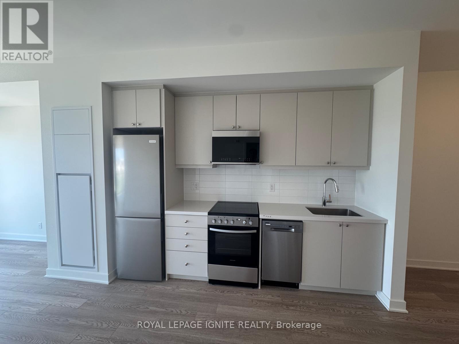 #627 51 CLARINGTON BOULEVARD - 8