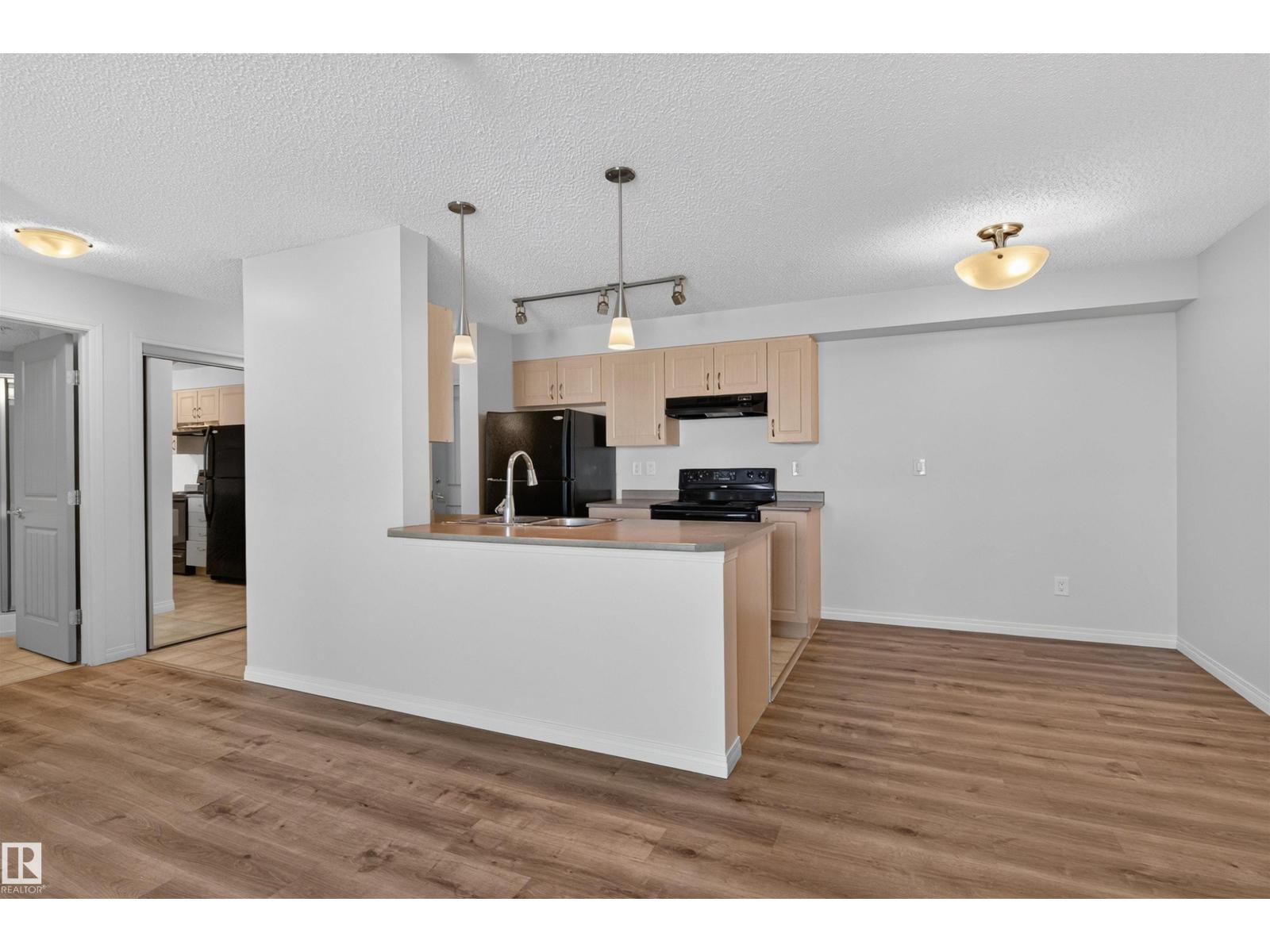 #405 13907 136 ST NW - 5