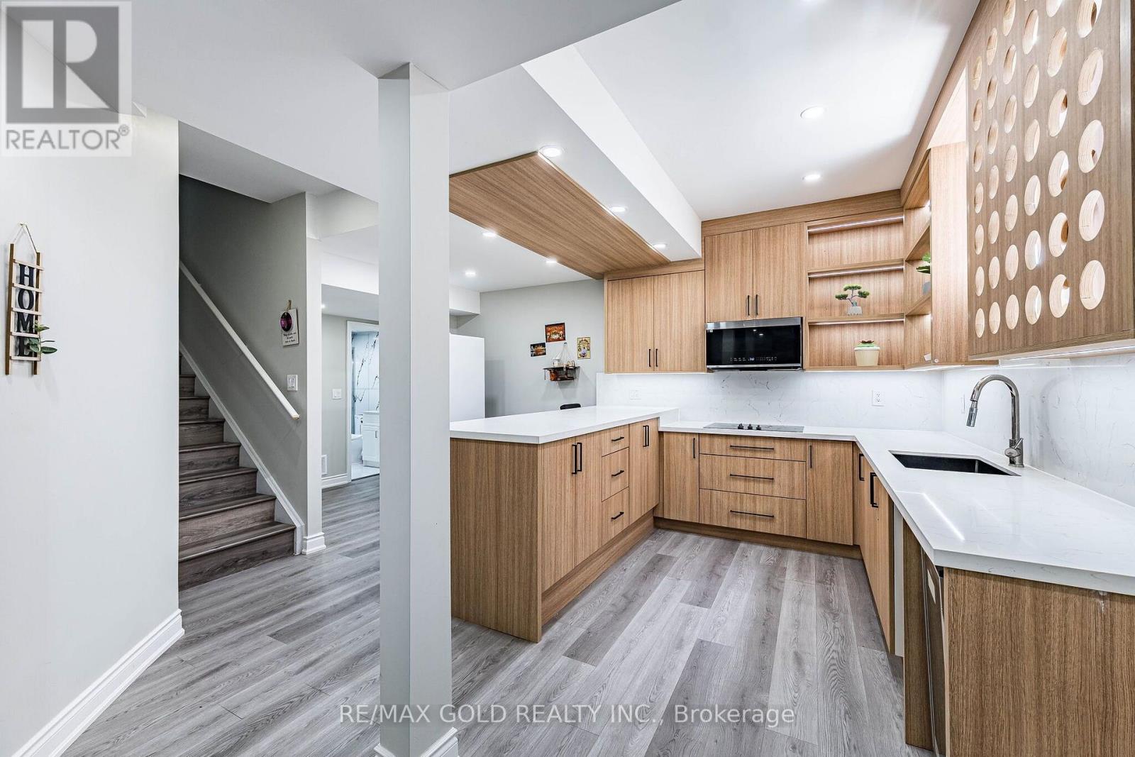 39 ACADEMY DRIVE - 24