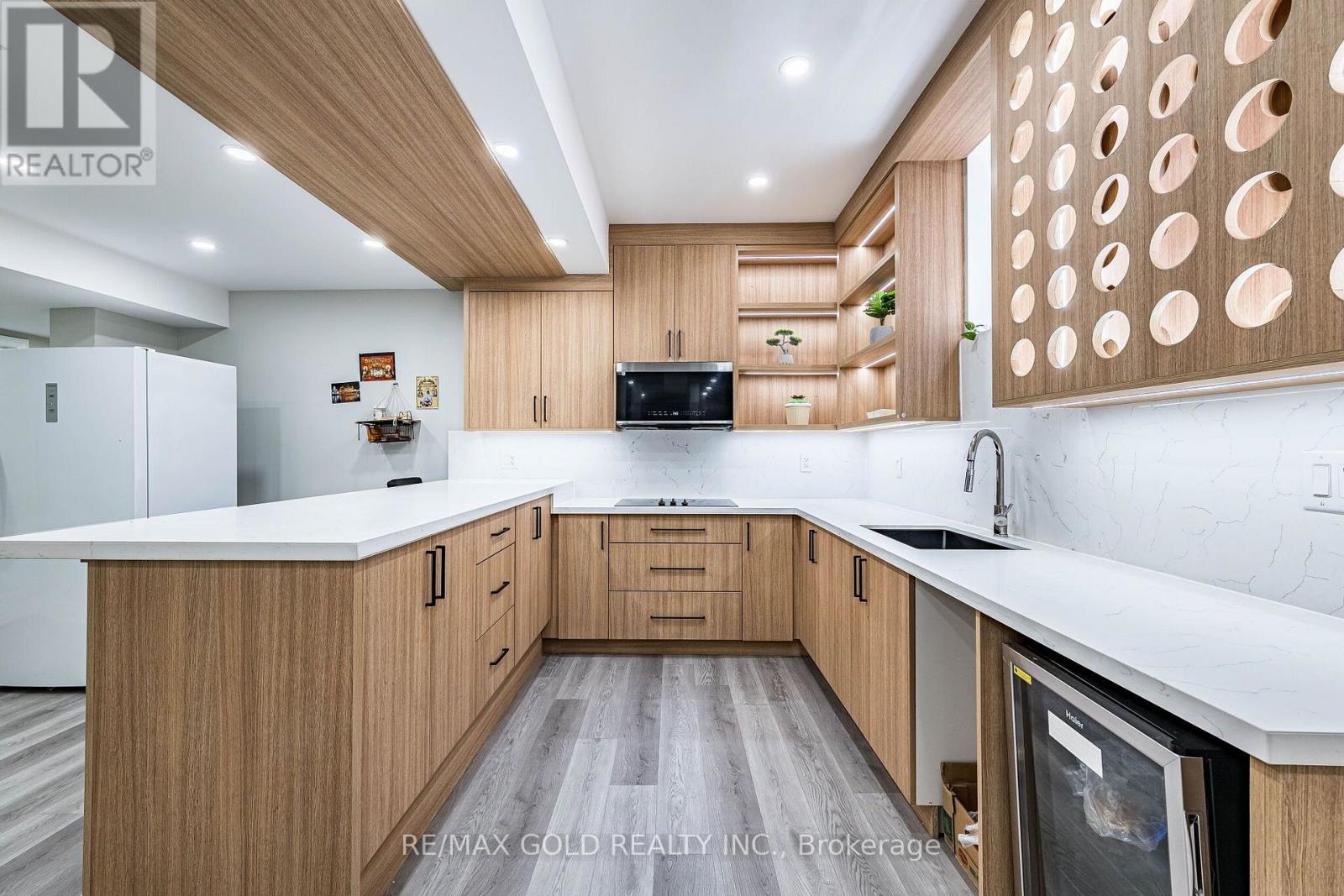 39 ACADEMY DRIVE - 25