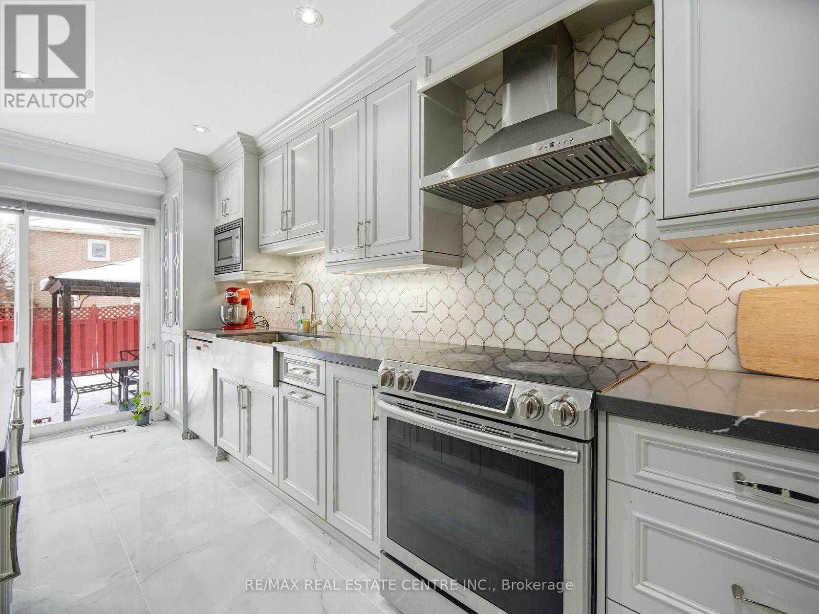 6 MANNEL CRESCENT - 13