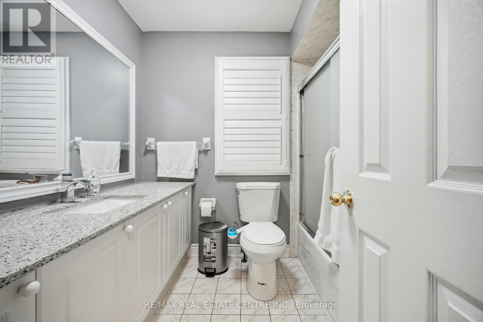 6 MANNEL CRESCENT - 25