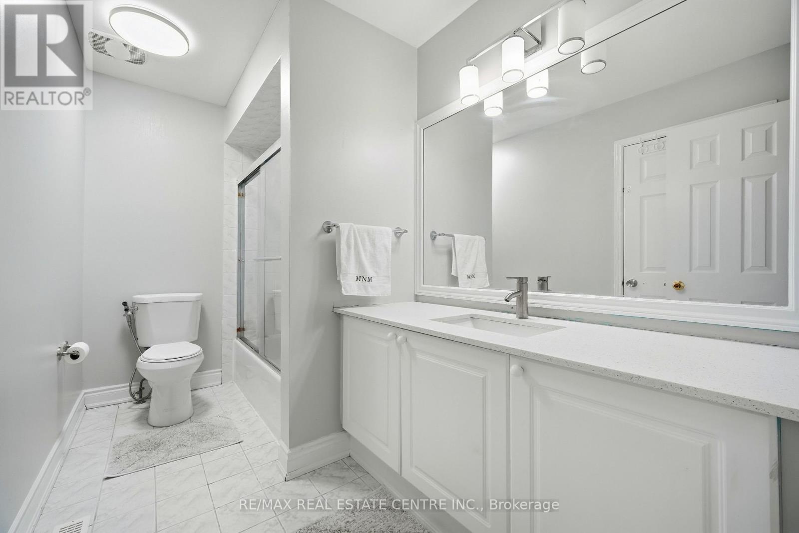 6 MANNEL CRESCENT - 33