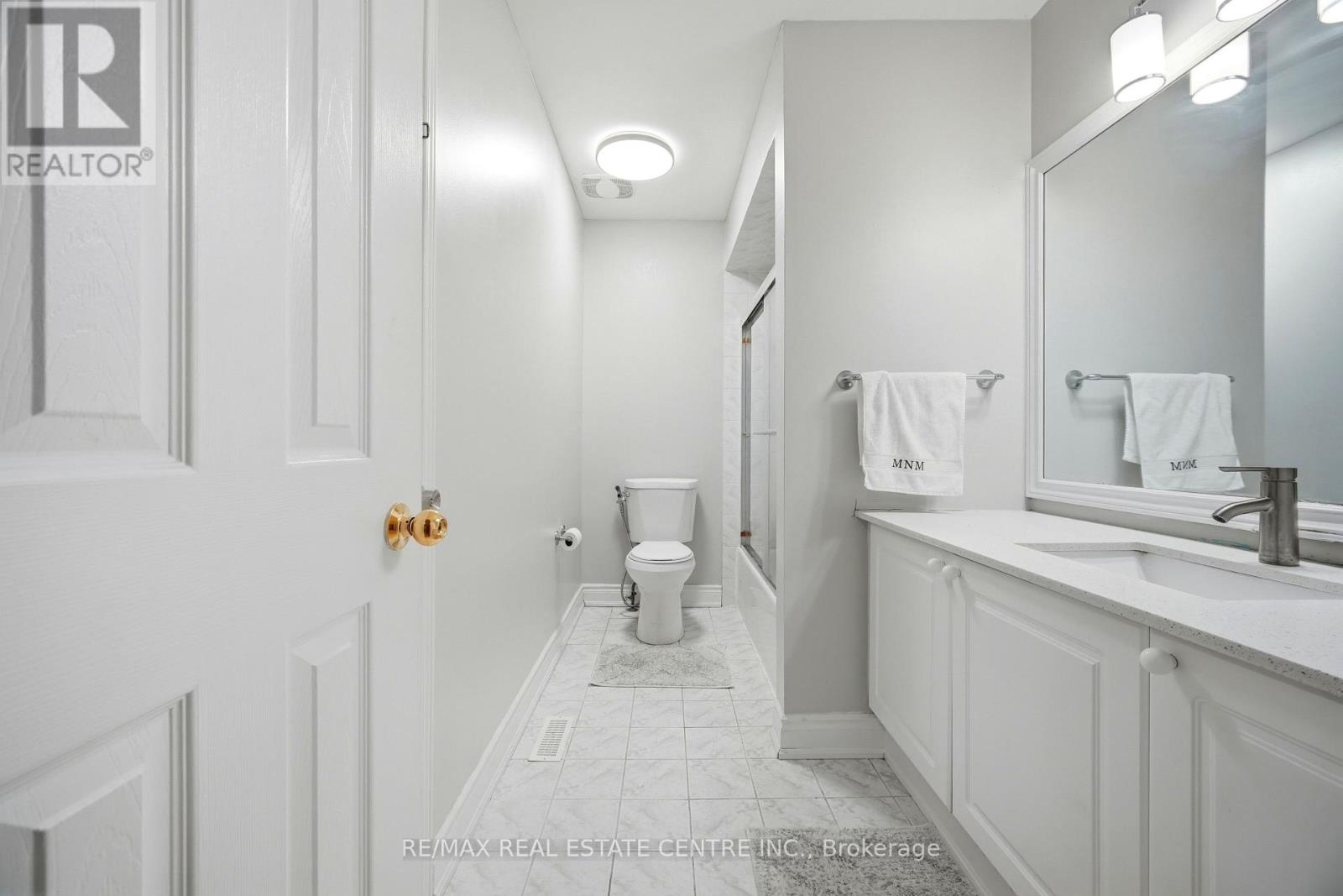6 MANNEL CRESCENT - 34